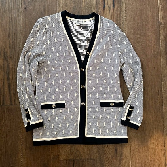 St. John Sweaters - St John Cardigan sz 8